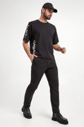 Spodnie męskie DOLCE & GABBANA. Spodnie materiałowe męskie Dolce & Gabbana, bez wzorów. W wyprzedaży za 3,336.75 zł.