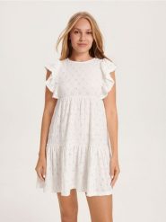 Ażurowa sukienka mini - złamana biel. Sukienki damskie Reserved, l, w ażurowe wzory, z dzianiny, klasyczne, bez kołnierzyka, bez ramiączek, mini. W wyprzedaży za 45.99 zł.