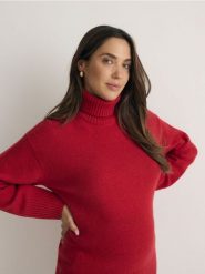 Sweter z wełną - czerwony. Czerwone swetry klasyczne damskie Reserved, l, z dzianiny, bez kołnierzyka. W wyprzedaży za 199.99 zł.