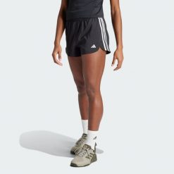 Szorty Pacer Training 3-Stripes Woven High-Rise. Brązowe spodenki sportowe damskie Adidas, bez wzorów, z materiału, sportowe. Za 149.00 zł.
