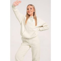 Bluza fitness damska Gym Glamour college off. Białe bluzy bez kaptura damskie GYM GLAMOUR, xl. Za 199.99 zł.