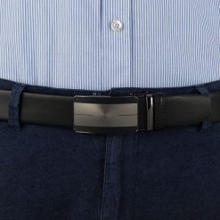 Pasek męski skórzany 3,5 cm klamra automatyczna Beltimore czarny 02-567 : Kolory - czarny, Rozmiar pasków - r.110-125 cm. Czarne paski męskie bez wzorów, ze skóry, wizytowe. Za 64.99 zł.