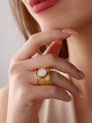 Luja Bijoux Pozłacany pierścionek z agatem rozmiar: onesize. Białe pierścionki damskie Luja Bijoux, z agatem, pozłacane. Za 52.95 zł.