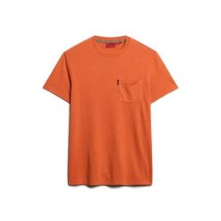 T-shirt z kieszonką w odcieniu wyblakłym Superdry Essential. Brązowe t-shirty męskie Superdry., m, bez wzorów, bez kołnierzyka. Za 139.55 zł.