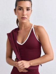 Damski biustonosz sportowy bezszwowy, z wyjmowanymi wkładkami Shape bordowy. Czerwone biustonosze sportowe damskie Aim'n, bez wzorów, z elastanu. Za 215.00 zł.