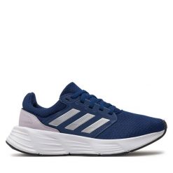 Buty do biegania adidas. Szare obuwie do biegania damskie Adidas. Za 239.99 zł.