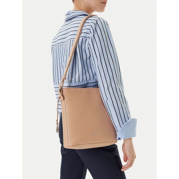 Torebka Lasocki. Brązowe listonoszki damskie Lasocki, bez wzorów, bez dodatków. Za 169.99 zł.