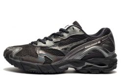 Buty Mizuno Wave Rider 10 Czarne. Czarne obuwie do biegania damskie Mizuno, mizuno wave. Za 692.05 zł.