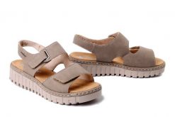 RIEKER V1382-64 beige, sandały damskie. Brązowe sandały damskie Rieker, bez wzorów, bez obcasa. Za 255.92 zł.