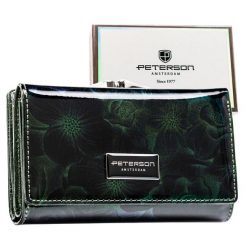 Lakierowany zielony portfel damski w kwiaty portmonetka na zatrzask i bigiel skóra ekologiczna i naturalna RFID STOP Peterson. Zielone portfele damskie z aplikacjami, z lakierowanej skóry. Za 109.99 zł.