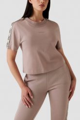 GUESS Różowy bawełniany t-shirt damski z lampasami Britney, Rozmiar L. Czerwone t-shirty damskie Guess, l, z aplikacjami, z bawełny, bez kołnierzyka. Za 219.99 zł.