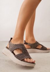 Brązowe Sportowe Sandały na Grubej Podeszwie z Elastyczną Cholewką i Piankową Wkładką Nicthil. Brązowe sandały damskie Born2be, bez wzorów, z jeansu, bez obcasa, na koturnie. Za 109.99 zł.