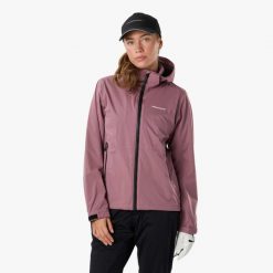 Kurtka przeciwdeszczowa golf damska Swedemount On Course Jacket II wodoodporna. Fioletowe golfy damskie SWEDEMOUNT, bez wzorów, z tkaniny, bez ramiączek. Za 449.99 zł.