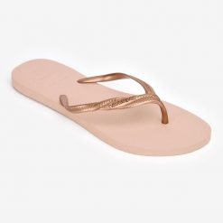 Japonki damskie Havaianas Fantasia. Czerwone klapki damskie Havaianas, bez wzorów, z kauczuku, bez obcasa. W wyprzedaży za 59.99 zł.