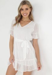 Biała Sukienka Acalopei. Białe sukienki damskie Born2be, na imprezę, l, bez wzorów, z materiału, bez kołnierzyka, bez ramiączek, mini, dopasowane. W wyprzedaży za 79.99 zł.