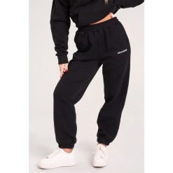Spodnie fitness damskie Gym Glamour dresowe. Czarne spodnie dresowe damskie GYM GLAMOUR, s, z dresówki, na fitness i siłownię. Za 189.99 zł.