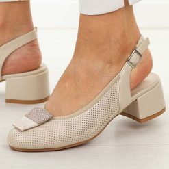 Beżowe sandały damskie na obcasie Potocki 12817. Brązowe sandały damskie POTOCKI, z aplikacjami, ze skóry, bez obcasa, na obcasie. Za 179.00 zł.