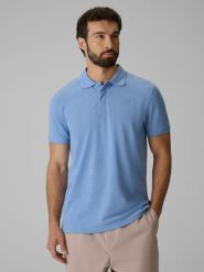 4F Koszulka polo regular męska - niebieska XL. Niebieskie koszulki polo męskie 4f, m, bez wzorów, z bawełny, bez ramiączek. Za 129.99 zł.