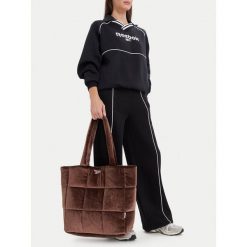Torebka Reebok. Brązowe torebki klasyczne damskie Reebok, bez wzorów, bez dodatków. Za 149.99 zł.