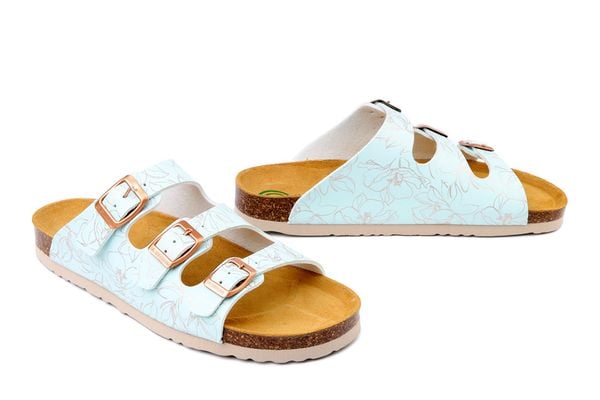 DR. BRINKMANN 700874-57 turkis, klapki damskie. Zielone klapki damskie Dr. Brinkmann, bez wzorów, bez obcasa. Za 174.90 zł.