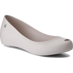 Baleriny MELISSA - Ultragirl Basic Ad 31976 White 01177. Białe baleriny damskie Melissa, bez wzorów, z tworzywa sztucznego, bez obcasa, na płaskiej podeszwie. W wyprzedaży za 179.00 zł.