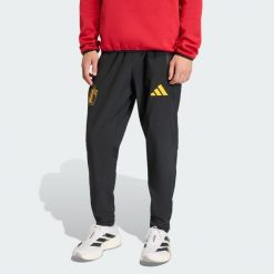 Spodnie Belgium Tiro Travel. Czarne spodnie dresowe męskie Adidas, bez wzorów, z dresówki. Za 329.00 zł.