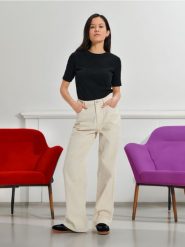 Koszulka w prążki - czarny. Czarne t-shirty damskie Sinsay, l, bez wzorów, z bawełny, bez kołnierzyka. W wyprzedaży za 13.99 zł.
