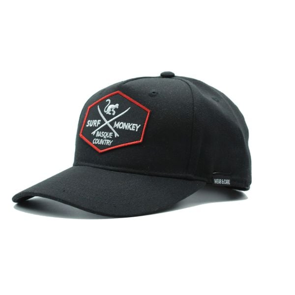 Czapka Trucker - 5 Paneli - Poliester z recyklingu (Czarny). Czarne czapki męskie SURF MONKEY, bez wzorów, z poliesteru. Za 159.95 zł.