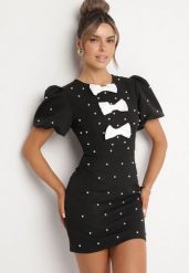 Czarna Dopasowana Sukienka Ozdobiona Kokardkami i Perełkami Nelmoi. Czarne sukienki damskie Born2be, m, z aplikacjami, eleganckie, bez kołnierzyka, bez ramiączek, mini, dopasowane. Za 139.99 zł.