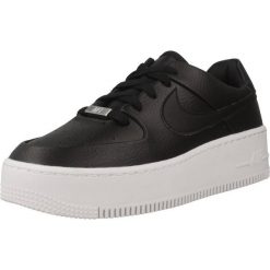 Tenisówki Nike Model Af1 Sage Low Kolor Czarny. Czarne trampki i tenisówki damskie Nike, bez wzorów, z materiału. Za 549.99 zł.
