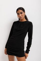 Dopasowana sukienka z marszczeniami w kolorze SHINY BLACK - ALIZEE-S. Czarne sukienki damskie Marsala, na co dzień, s, bez wzorów, z materiału, klasyczne, bez kołnierzyka, bez ramiączek, mini, dopasowane. W wyprzedaży za 99.98 zł.