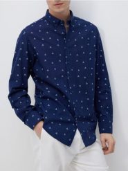 Bawełniana koszula regular fit - granatowy. Niebieskie koszule męskie Reserved, l, bez wzorów, z bawełny, bez kołnierzyka, bez ramiączek. W wyprzedaży za 39.99 zł.