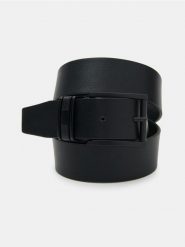 Pasek do spodni z imitacji skóry - czarny. Czarne paski męskie Sinsay, bez wzorów, ze skóry. Za 25.99 zł.