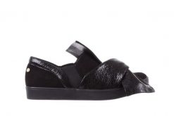 Trampki Bayla-172 M002 Czarny, Skóra naturalna - 36. Czarne trampki i tenisówki damskie Bayla, bez wzorów, z lakierowanej skóry. W wyprzedaży za 89.10 zł.