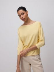 Gładki sweter z wiskozą - jasnożółty. Żółte swetry klasyczne damskie Reserved, l, z dzianiny, bez kołnierzyka. W wyprzedaży za 39.99 zł.