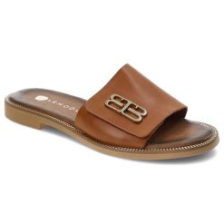 Brązowe Klapki Armodo Modne Obuwie Damskie. Brązowe klapki damskie Armodo, bez wzorów, ze skóry, bez obcasa. Za 269.99 zł.