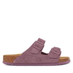 Klapki Birkenstock. Czerwone klapki damskie Birkenstock, bez wzorów, bez obcasa. Za 409.99 zł.