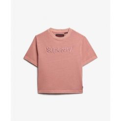 Obszerny prosty t-shirt dla kobiet z haftem Superdry Core Logo. Czerwone t-shirty damskie Superdry., xs, bez wzorów, bez kołnierzyka. Za 144.60 zł.