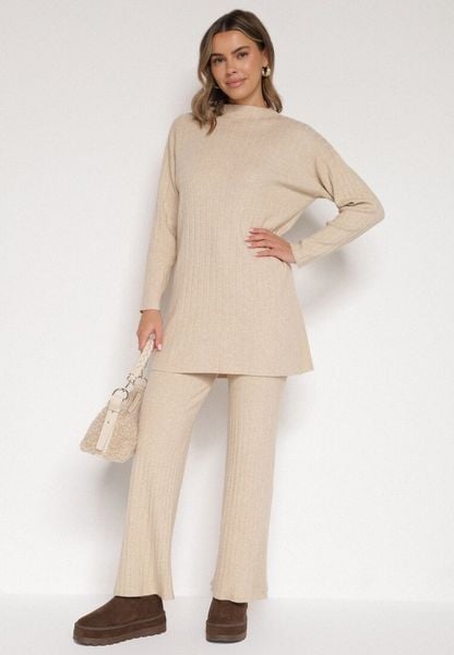 Beżowy Prążkowany Komplet Dzianinowy z Bawełną Sweter z Półgolfem i Spodnie Elweda. Brązowe spodnie materiałowe damskie Born2be, z bawełny, bez kołnierzyka. Za 129.99 zł.