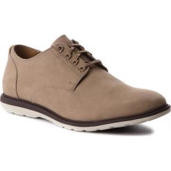 Półbuty CLARKS - Glaston Walk 261322517 Sand Nubuck. Brązowe półbuty męskie Clarks, z nubiku, bez zapięcia. W wyprzedaży za 229.00 zł.