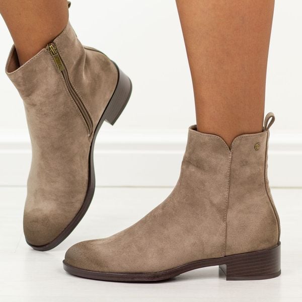 Khaki płaskie botki damskie Potocki 12843. Brązowe botki damskie POTOCKI, na jesień, z dzianiny, eleganckie, z okrągłym noskiem, bez obcasa, na płaskiej podeszwie, bez zapięcia. Za 219.00 zł.