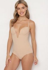 Beżowe Body Modelujące z Usztywnionymi Miseczkami na Regulowanych Ramiączkach Noradia. Brązowe body damskie Born2be, bez wzorów. Za 69.99 zł.