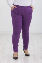 Klasyczne fioletowe spodnie Nita ze zwężoną nogawką PLUS SIZE XXL. Fioletowe spodnie materiałowe damskie Nasi partnerzy, bez wzorów, z elastanu, biznesowe, plus size. Za 159.90 zł.