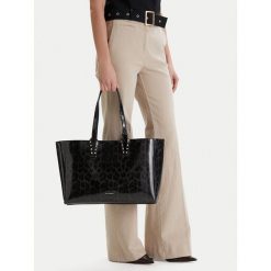 Torebka Eva Minge. Czarne torebki klasyczne damskie Eva Minge, bez wzorów, bez dodatków. Za 279.99 zł.