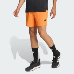 Szorty D4T Essentials. Brązowe szorty męskie Adidas, na fitness i siłownię. Za 179.00 zł.