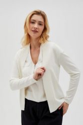 Wiskozowy sweter biały. Białe swetry klasyczne damskie MOODO, l, z poliamidu, bez kołnierzyka. W wyprzedaży za 49.99 zł.
