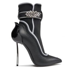 Botki Le Silla. Czarne botki damskie LE SILLA, bez obcasa, na szpilce, bez zapięcia. Za 4,359.00 zł.