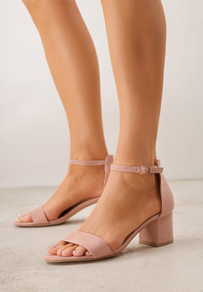 Jasnoróżowe Sandały Vices na Obcasie w Klasycznym Stylu Jelhiris. Czerwone sandały damskie Born2be, bez wzorów, bez obcasa, na obcasie. Za 74.99 zł.