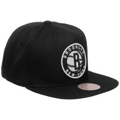 Mitchell & Ness czapka z daszkiem NBA Brooklyn Nets NBA Team Ground 2.0. Czarne czapki męskie Mitchell & Ness, bez wzorów, z materiału, klasyczne. Za 149.00 zł.