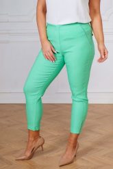Miętowe spodnie chinosy Nina z zamkami 7/8 PLUS SIZE XXL WIOSNA. Zielone spodnie materiałowe damskie Nasi partnerzy, bez wzorów, z elastanu, biznesowe, plus size. Za 159.90 zł.